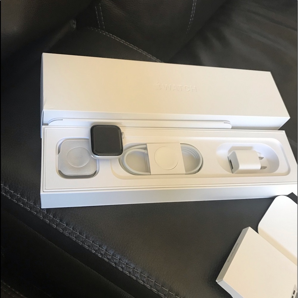 New Apple Watch Series 4 40mm bundle